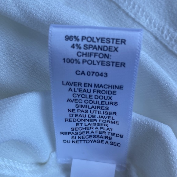 Cable and Gauge puff sleeved white blouse.Ruched front with slit neck & hook. M - Picture 14 of 16